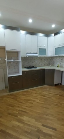 Satılır Yeni Tikili, Nəsimi.r, 4-cü mikrorayon, Memar Əcəmi.m-14