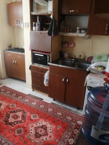 Satılır Köhnə Tikili, Binəqədi.r, 8-ci mikrorayon, Azadlıq.m-6