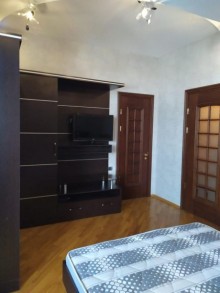 Kirayə (Aylıq) Yeni Tikili, Yasamal.r, Elmlər Akademiyası.m-5