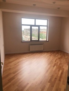 Satılır Yeni Tikili, Binəqədi.r, 7-ci mikrorayon, Azadlıq.m-5