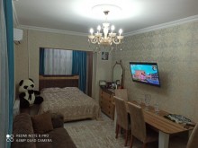 Satılır Köhnə Tikili, Binəqədi.r, 8-ci mikrorayon, Azadlıq.m-1