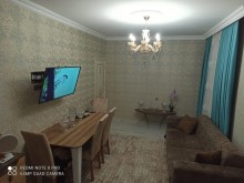 Satılır Köhnə Tikili, Binəqədi.r, 8-ci mikrorayon, Azadlıq.m-2