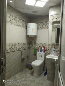 Satılır Köhnə Tikili, Binəqədi.r, 8-ci mikrorayon, Azadlıq.m-4
