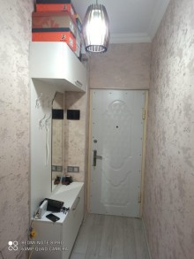 Satılır Köhnə Tikili, Binəqədi.r, 8-ci mikrorayon, Azadlıq.m-5