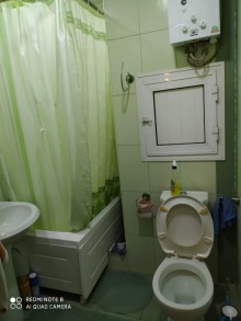 Satılır Köhnə Tikili, Binəqədi.r, 7-ci mikrorayon, Dərnəgül.m-9