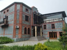 İlisuda möhtəşəm dağ qaya meşə çay mənzərəli hovuzlu villa satılır, -1