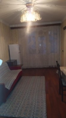 Satılır Köhnə Tikili, Nəsimi.r, 4-cü mikrorayon, Memar Əcəmi.m-1