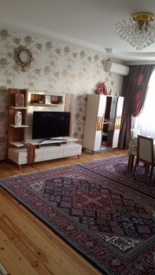 Satılır Yeni Tikili, Binəqədi.r, 7-ci mikrorayon, Azadlıq.m-1