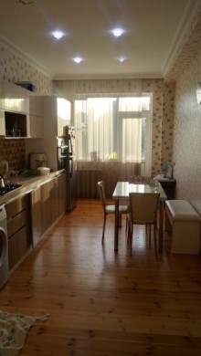 Satılır Yeni Tikili, Binəqədi.r, 7-ci mikrorayon, Azadlıq.m-15