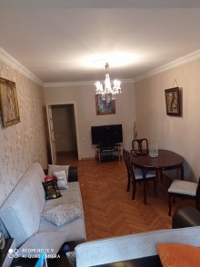 Satılır Köhnə Tikili, Binəqədi.r, 8-ci mikrorayon, Azadlıq.m-1