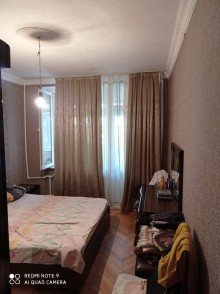 Satılır Köhnə Tikili, Binəqədi.r, 8-ci mikrorayon, Azadlıq.m-2