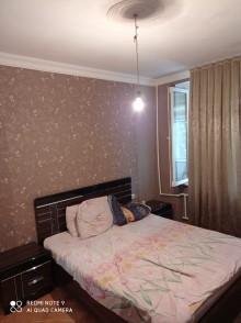 Satılır Köhnə Tikili, Binəqədi.r, 8-ci mikrorayon, Azadlıq.m-5