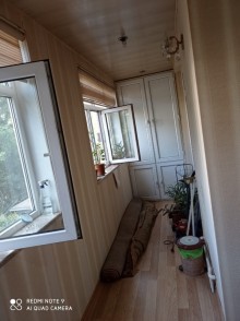 Satılır Köhnə Tikili, Binəqədi.r, 8-ci mikrorayon, Azadlıq.m-7