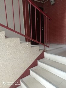 Satılır Köhnə Tikili, Binəqədi.r, 8-ci mikrorayon, Azadlıq.m-15