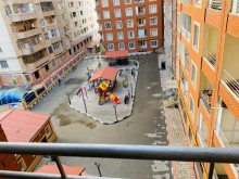 Satılır Yeni Tikili, Binəqədi.r, 9-cu mikrorayon, Memar Əcəmi.m-11