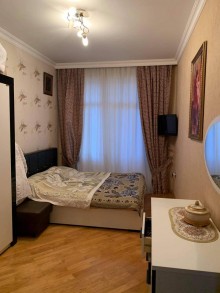Satılır Yeni Tikili, Binəqədi.r, 8-ci mikrorayon, Azadlıq.m-8
