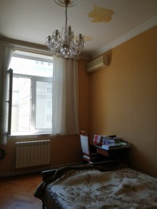 Satılır Köhnə Tikili, Nəsimi.r, 28 May.m-7