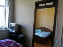 Satılır Köhnə Tikili, Nəsimi.r, 28 May.m-9