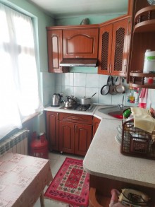 Satılır Köhnə Tikili, Binəqədi.r, 6-cı mikrorayon, Nəsimi.m-5