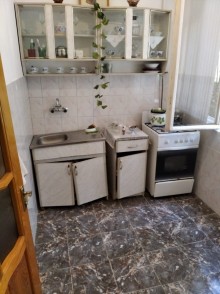 Satılır Köhnə Tikili, Nəsimi.r, 3-cü mikrorayon, Memar Əcəmi.m-11