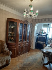 Satılır Köhnə Tikili, Nəsimi.r-3