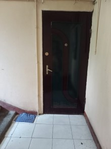 Satılır Köhnə Tikili, Binəqədi.r, 8-ci mikrorayon, Azadlıq.m-10
