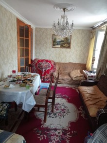 Satılır Köhnə Tikili, Binəqədi.r, 8-ci mikrorayon, Azadlıq.m-1