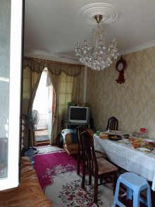 Satılır Köhnə Tikili, Binəqədi.r, 8-ci mikrorayon, Azadlıq.m-2