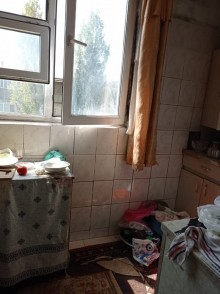 Satılır Köhnə Tikili, Binəqədi.r, 8-ci mikrorayon, Azadlıq.m-5