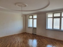 Satılır Yeni Tikili, Binəqədi.r, 8-ci mikrorayon, Gənclik.m-1