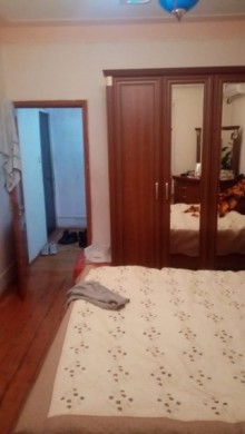 Satılır Köhnə Tikili, Binəqədi.r, 7-ci mikrorayon, Azadlıq.m-1
