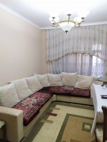 Satılır Köhnə Tikili, Xətai.r-17