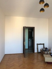 Satılır Yeni Tikili, Yasamal.r, Elmlər Akademiyası.m-10