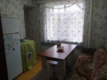 Satılır Köhnə Tikili, Nizami.r-8
