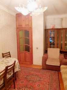 Satılır Köhnə Tikili, Binəqədi.r, 6-cı mikrorayon, Nəsimi.m-4