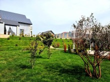 Mərdəkan qesebesinde, tam infrastrukturlu ve elit bir mekanda , 12 sotda villa satilir, -10