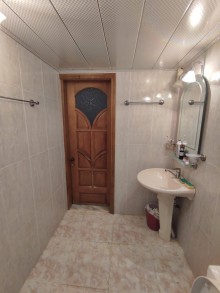 Satılır Köhnə Tikili, Nizami.r-11