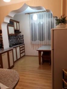 Satılır Köhnə Tikili, Nizami.r-3