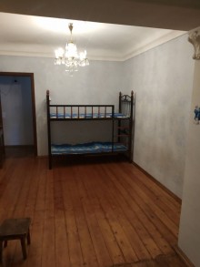 Satılır Köhnə Tikili, Nizami.r-9