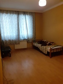 Satılır Köhnə Tikili, Binəqədi.r, 7-ci mikrorayon, Azadlıq.m-10