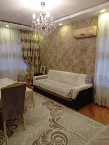 Satılır Köhnə Tikili, Binəqədi.r, 7-ci mikrorayon, Azadlıq.m-1