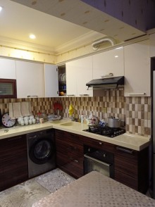 Satılır Köhnə Tikili, Binəqədi.r, 7-ci mikrorayon, Azadlıq.m-6
