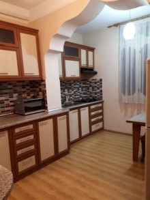 Satılır Köhnə Tikili, Nizami.r-12