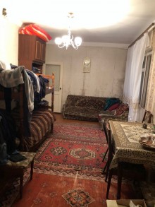 Satılır Köhnə Tikili, Binəqədi.r, 8-ci mikrorayon, Azadlıq.m-1