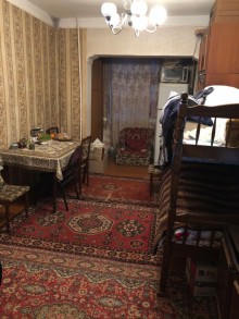 Satılır Köhnə Tikili, Binəqədi.r, 8-ci mikrorayon, Azadlıq.m-6