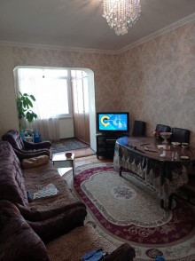 Satılır Köhnə Tikili, Binəqədi.r, 7-ci mikrorayon, Azadlıq.m-1