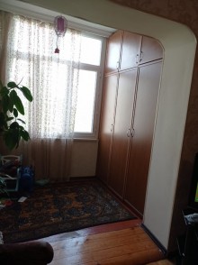 Satılır Köhnə Tikili, Binəqədi.r, 7-ci mikrorayon, Azadlıq.m-2