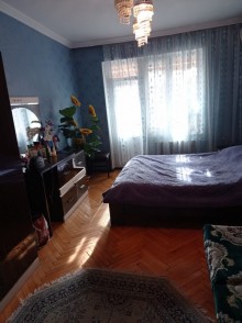 Satılır Köhnə Tikili, Binəqədi.r, 7-ci mikrorayon, Azadlıq.m-3