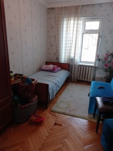 Satılır Köhnə Tikili, Binəqədi.r, 7-ci mikrorayon, Azadlıq.m-5