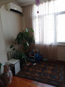 Satılır Köhnə Tikili, Binəqədi.r, 7-ci mikrorayon, Azadlıq.m-6